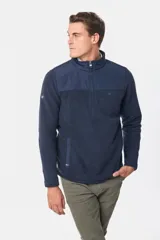 Buzo de micro polar con cuello alto y cierre frontal parcial. Presenta paneles de taslón al tono en el pecho y cuello, y bolsillos laterales con cierre.