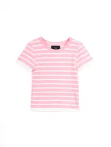 Remera de cuello redondo y manga corta, confeccionada en tejido acanalado con diseño de rayas horizontales en color rosa y blanco.