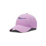 Gorro deportivo Saucony color lila con logo de la marca en el frente y perforaciones para ventilación.