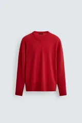 Jersey de corte regular fit, tejido en una mezcla de lana y cashmere, con cuello en pico y manga larga. Presenta acabados en rib en puños y bajo.
