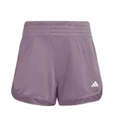 Short deportivo Adidas Pacer Essentials color lila, con cintura elástica, logo estampado en el ruedo y tecnología Aeroready.