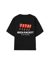 Remera color crema de corte oversize con estampado en la espalda que incluye cuatro paletas de pádel rojas con la palabra 'ITTAI' perforada, y texto debajo que dice 'IBIZA RACKET ITTAI STARS'.