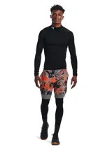 Remera de compresión Under Armour de manga larga con cuello alto, confeccionada en tejido de doble capa con interior cepillado. Presenta un diseño ergonómico con paneles de malla para ventilación y material elástico en cuatro direcciones.
