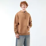 Buzo de chándal con capucha color tostado, con cordones ajustables, bolsillo canguro frontal y puños y dobladillo acanalados.