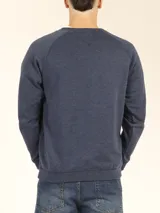 Sweater básico de algodón frizado color bordó, con cuello redondo, puños y ruedo elastizados.