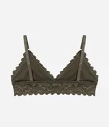 Soutien tipo bralette confeccionado en encaje con textura floral, diseño de escote en V, breteles finos ajustables y detalle de medalla metálica en el centro.