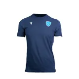 Remera azul marino de manga corta con logo de la marca Macron en blanco y escudo bordado en el pecho.