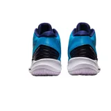 Championes de voleibol Asics Sky Elite FF MT 2, de caña media, color celeste con detalles en azul marino y blanco.