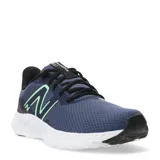 Championes de running New Balance modelo 411 V3, color azul con detalles en verde claro. Presentan una capellada de malla transpirable, entresuela de EVA acolchada para mayor amortiguación y suela de goma resistente para una tracción óptima.