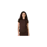 Remera polo marrón de manga corta, con cuello camisero, cierre frontal y diseño entallado con costuras decorativas.