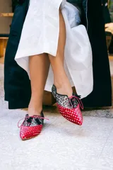 Blucher combinado en terciopelo de seda y animal print, con plantilla intercambiable y suela de cuero.