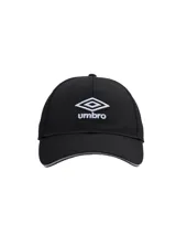 Gorro tipo gorra con visera curvo de marca Umbro, color azul con detalles bordados en blanco en el frente y borde de la visera.