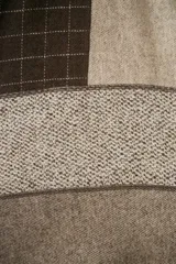 Chal unisex de lana fina sin teñir, realizado con retazos de telas diseñadas exclusivamente por Don Baez.