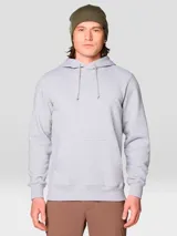 Buzo tipo canguro con capucha y cordones ajustables, confeccionado en mezcla de algodón. Presenta un diseño liso de color gris melange con bolsillo frontal tipo canguro y logo de la marca bordado en el centro del pecho.