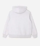 Buzo deportivo con capucha gris melange, con cordones ajustables blancos, bolsillo tipo canguro y pequeño estampado tipográfico en el pecho con la inscripción 'Wellness Club'.