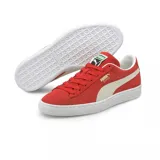 Championes Puma Suede Classic rojos con franja lateral blanca y suela blanca de goma.