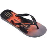 Ojotas Havaianas con base blanca y celeste con diseño de olas, tiras blancas con diseño en relieve y logo de la marca en la base.