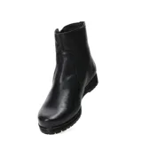 Botas de caña baja marca Bottero, confeccionadas en cuero negro con textura granulada. Presentan cierre lateral metálico y suela de goma con relieve antideslizante.