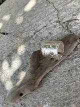 Anillo ancho de plata 925 con textura irregular.