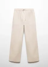 Pantalon de corte recto confeccionado en tejido de algodón estilo vaquero, con tiro medio, cintura elástica con lazo ajustable y dos bolsillos de parche laterales.