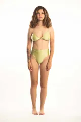 Bombacha de bikini tiro alto colaless color verde oliva.