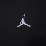 Canguro con capucha Jordan, color negro, con bolsillo frontal tipo canguro y logo Jumpman bordado en blanco en el pecho.