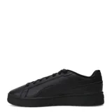 Championes Puma Court Classico de color negro, con diseño urbano de inspiración deportiva, capellada sintética, cordones negros y detalles de la marca en dorado.
