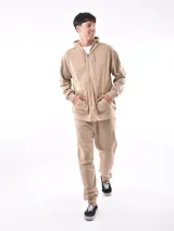 Canguro negro con cierre frontal, capucha con cordones y bolsillos tipo canguro.