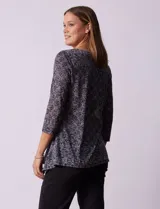 Blusa de modal estampado marca Ruby Rd, con apliques de brillos en el frente y mangas 3/4.