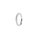 Anillo de acero quirúrgico plateado con circonitas engarzadas en todo el contorno.