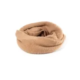 Cuello de lana color beige, tejido en punto grueso.