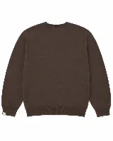 Sweater de algodón con cuello redondo y ajuste relajado. Presenta un diseño minimalista en color gris oscuro con el logo de la marca bordado en relieve en el centro del pecho.