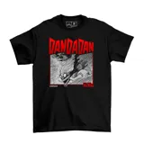 Remera negra de manga corta con estampa frontal inspirada en el anime Dan Da Dan, con letras rojas y gráfico en blanco y negro.