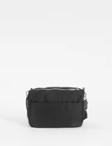 Bandolera negra de poliéster con múltiples compartimentos frontales con cierre metálico, correa ajustable y detalles en color verde lima en los tiradores.