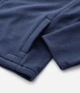 Buzo de hombre confeccionado en tejido fleece con felpa, de corte recto y cuello alto. Cuenta con cierre frontal completo, bolsillos laterales y un bolsillo adicional con cierre en el pecho.