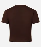 Blusa cropped de manga corta y cuello redondo, confeccionada en tejido rib acanalado de color marrón oscuro.