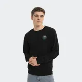 Buzo de algodón con cuello redondo, manga larga y puños elásticos. Presenta un diseño estampado pequeño en el pecho y un diseño estampado grande en la espalda.