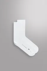 Pack de dos pares de medias deportivas de caña media, confeccionadas en tejido elástico con diseño acanalado y detalle de logo estampado.