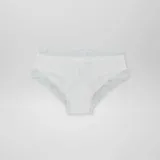 Pack de tres culottes de canalé fino con terminaciones de encaje, en colores negro, blanco y gris.