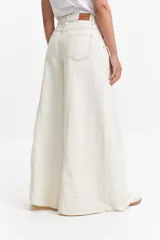 Pantalón de jean negro de tiro alto, corte oxford y pierna extra ancha.