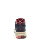 Calzado de trekking Cat modelo Grapple Leather Mid, color azul con detalles en rosado, beige y suela marrón. Confeccionado en cuero nobuk y ante con entresuela de EVA y suela de goma para mayor tracción.