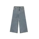 Pantalón de jean con corte ultra baggy, de tiro medio y diseño con costuras decorativas curvas en las piernas. Presenta una silueta amplia y holgada con acabado en denim clásico.