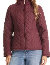 Campera capitoneada azul marino con diseño de rombos y paneles laterales elásticos para un ajuste entallado. Presenta cuello alto, cierre frontal completo y bolsillos laterales con cierre.