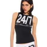 Musculosa negra ajustada de tejido acanalado, con cuello redondo y estampado frontal grande que dice '24/7 ONLINE' en color blanco.