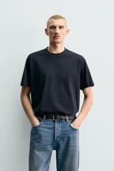 Camiseta de corte regular, con cuello redondo y manga corta, perteneciente a la colección especial Origins.
