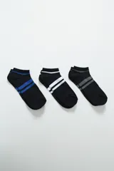 Pack de tres pares de medias deportivas tobilleras negras con rayas de diferentes colores: azul, blanco y gris.