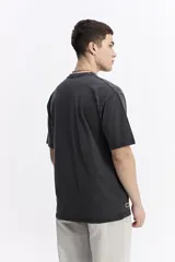 Remera lisa oversize de algodón, color azul claro, con escote redondo y mangas cortas.