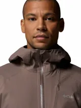 Campera cortaviento impermeable y transpirable Columbia Trailborne 2.5L color marrón, con capucha integrada, cierre frontal bidireccional y bolsillos con cierre.