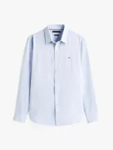 Camisa de manga larga Tommy Hilfiger confeccionada en tejido de piqué Oxford con tecnología de regulación de temperatura. Presenta cuello inglés, cierre frontal de botones y logo de la marca bordado en el pecho.