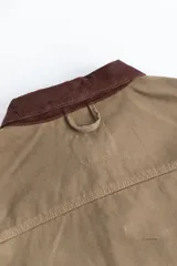 Campera corta de jean verde con cuello marrón, confeccionada en jean grueso 100% algodón.